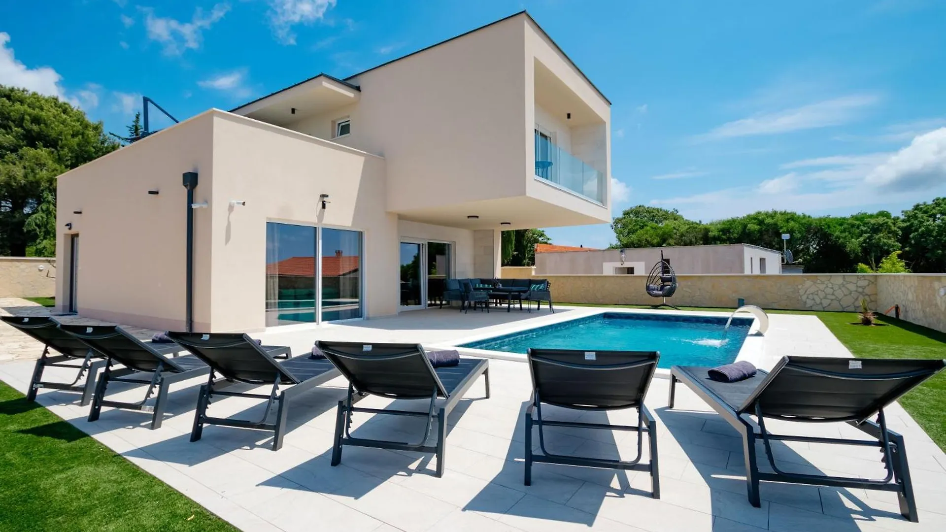 Villa Paula contacts